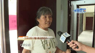 DƬ